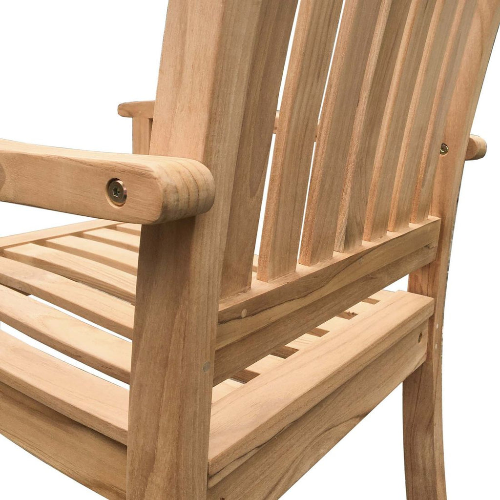 Montert Stabelstol ute Takoma teak 60x65 cm i hage