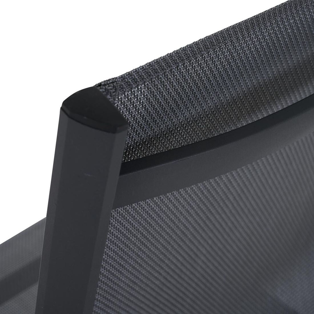 Oversiktsbilde av stabelstol ute Tauro aluminium/textilen antrasitt i hage