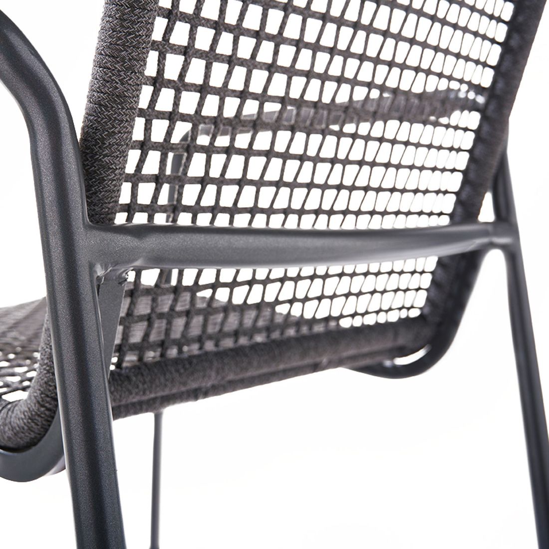 Stabelstol ute Ticco aluminium/tau 59x64,5 cm montert på terrasse