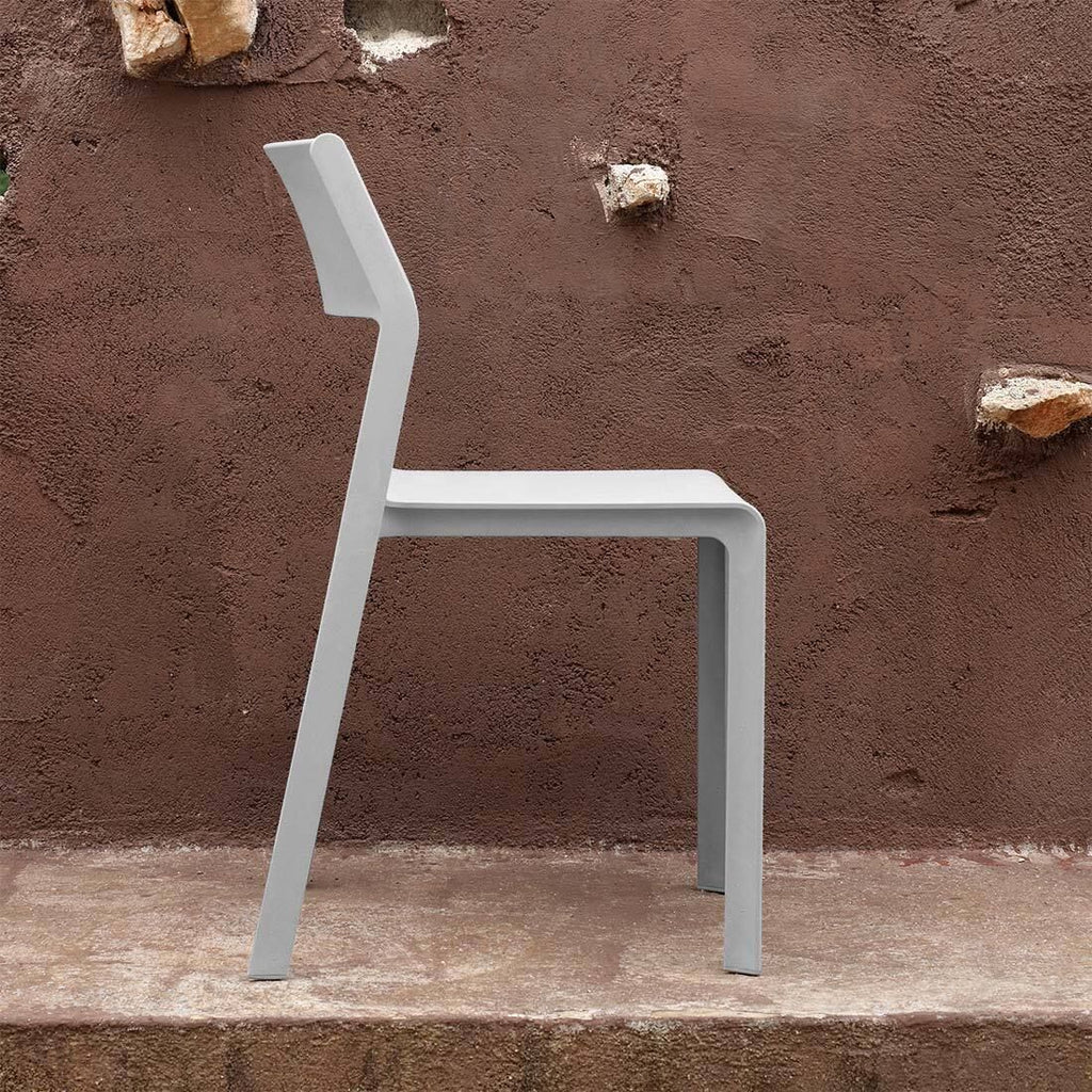 Detalj av Stabelstol ute Trill Bistrot plast hvit