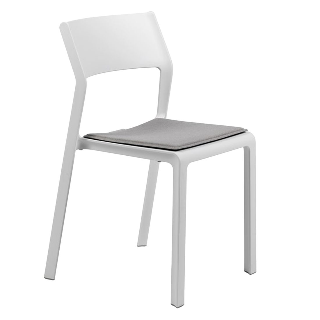 Stabelstoler ute Trill Bistrot plast hvit stablet
