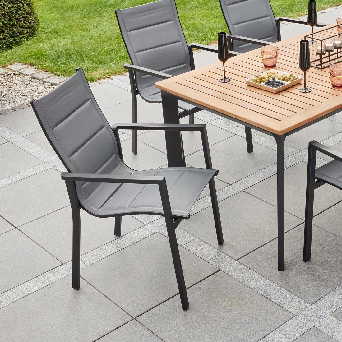 Stabelstol ute Unicamo aluminium/textilen antrasitt - LC Garden bakside
