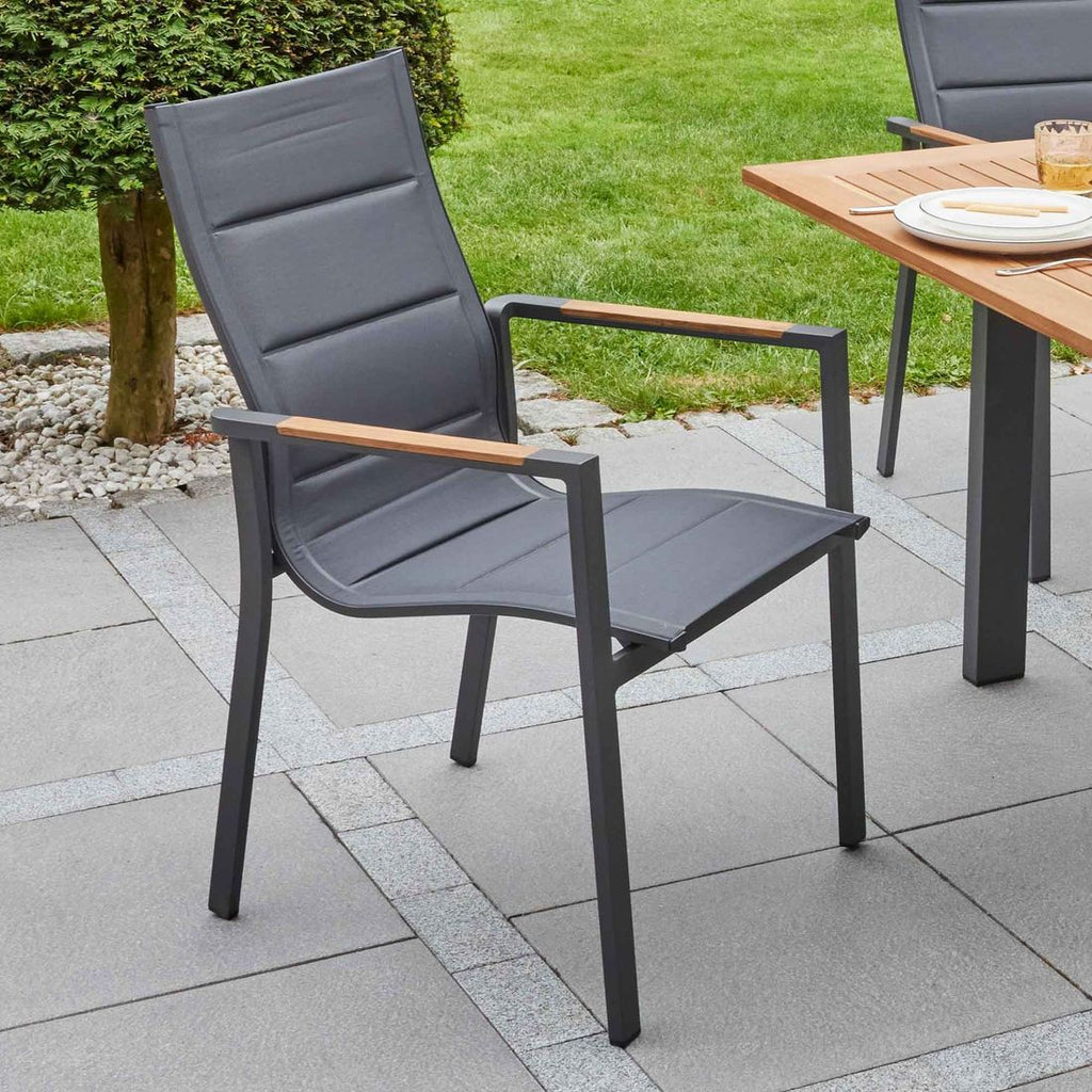 Stabelstol ute Unicamo aluminium/textilen - LC Garden bakside