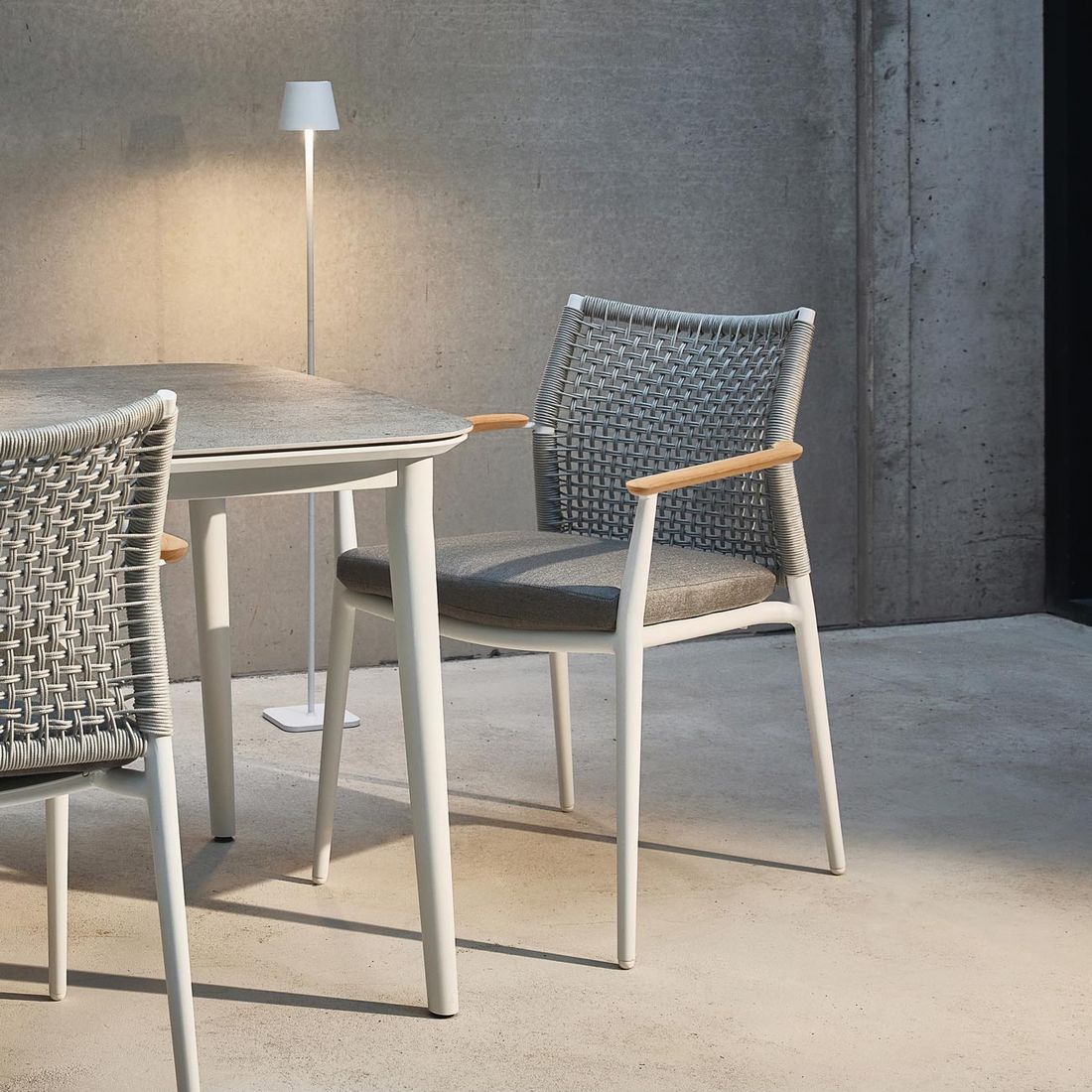 Stabelstoler ute Vera stablet aluminium tau akryl