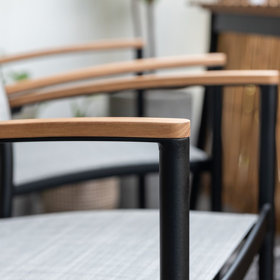 Montert Stabelstol ute Vera aluminium/textilen 55 cm på terrasse
