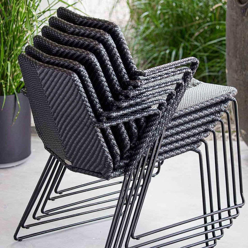 Montert stabelstol ute Vision stål/polyrotting 59x64 cm på terrasse