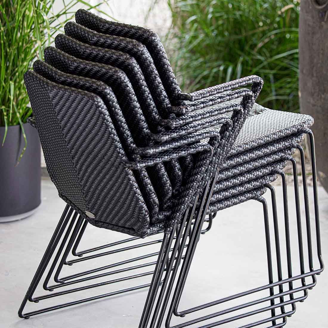 Montert stabelstol ute Vision stål/polyrotting 59x64 cm på terrasse