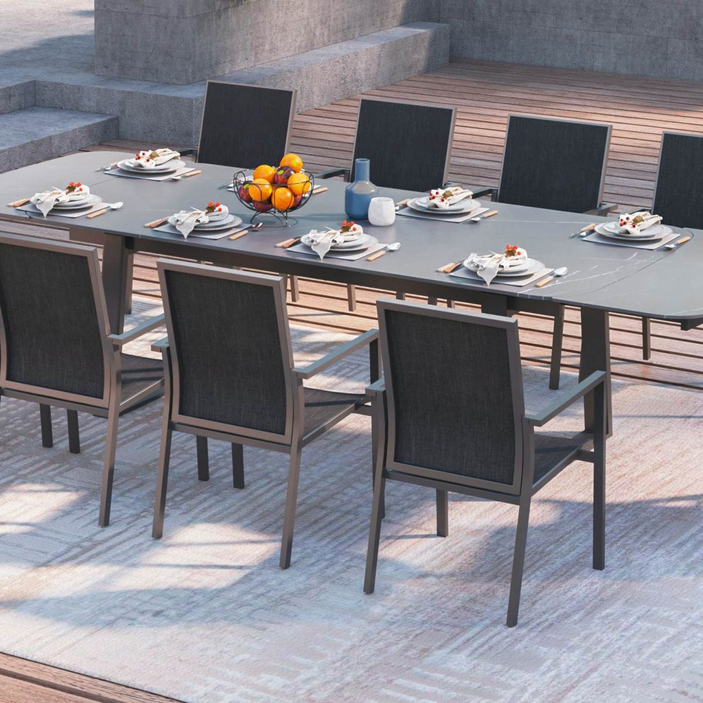 Montert Stabelstol Verona aluminium/textilen jerngrå på terrasse