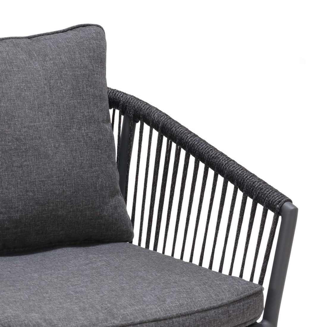 Montert Stabelstol Viborg aluminium med puter mørkegrå på terrasse