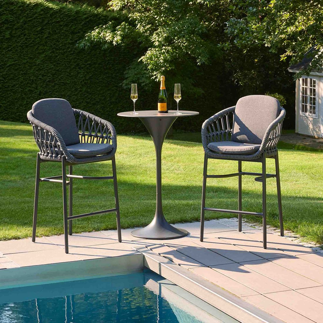 Nærbilde av aluminiumramme på Ståbord ute Bari Ø70 cm aluminium/sinterstone - LC Garden