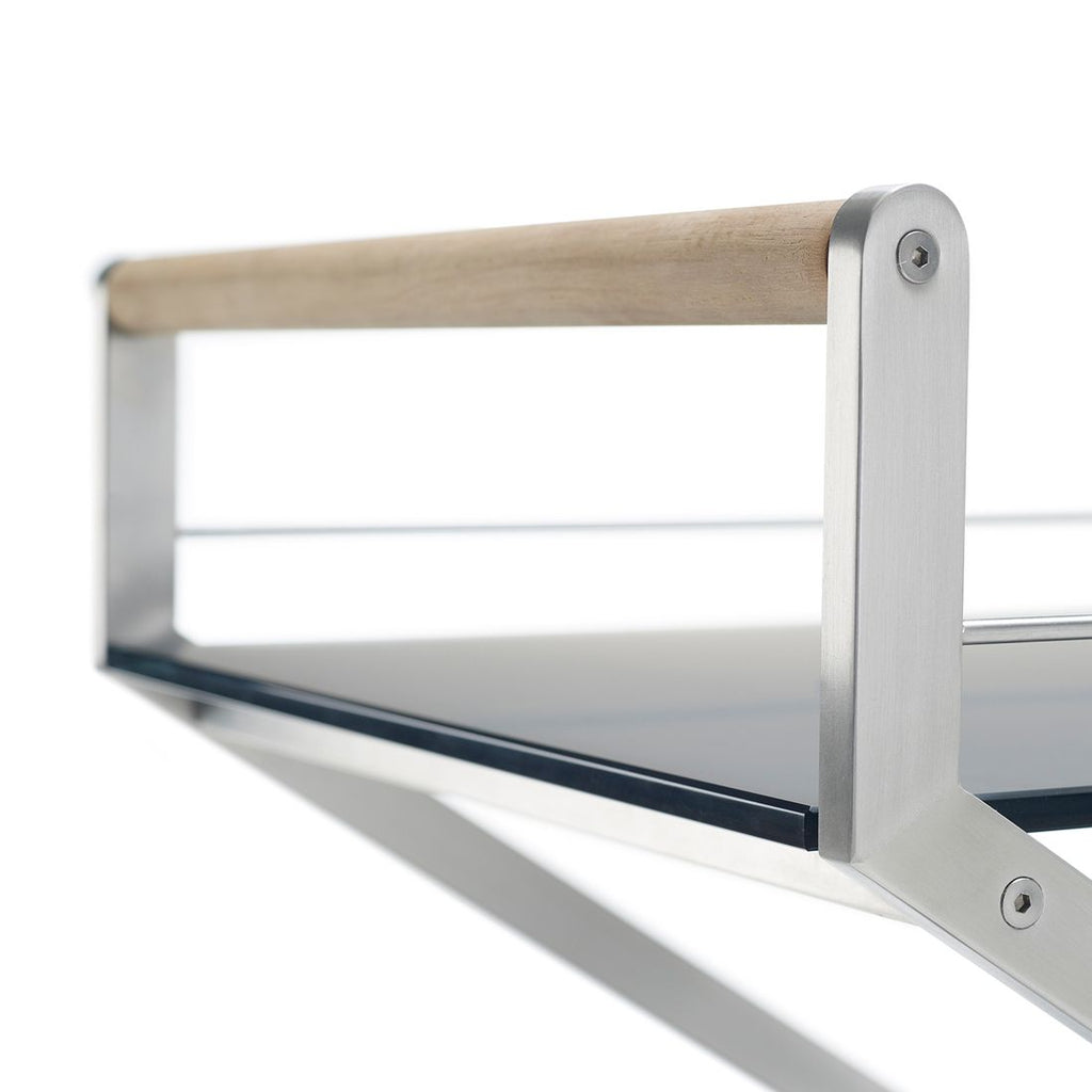 Nærbilde av bordplate i Dekton på Trillebord ute Trolley One