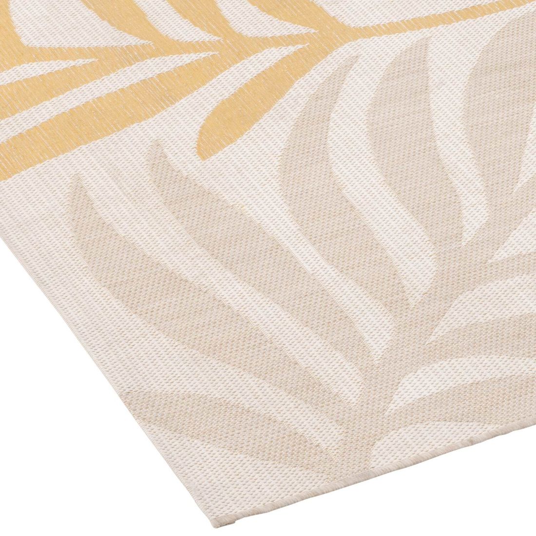 Utendørsteppe Wedge 160x230 cm beige-sennep montert på terrasse