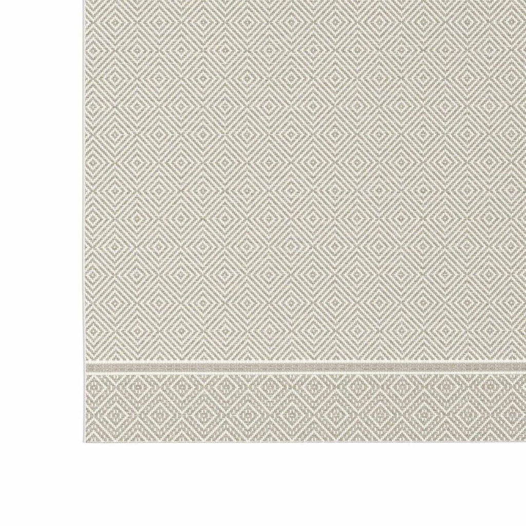 Utendørsteppe Marsanne 240x320 cm beige montert på terrasse