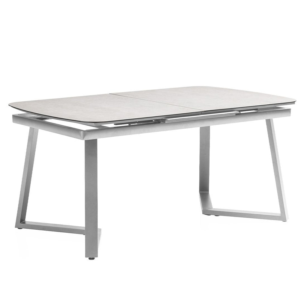 Montert Uttrekkbart hagebord 200/260x95 cm aluminium/glasskeramikk med stoler