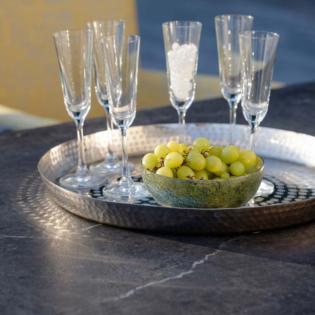 Uttrekkbart hagebord 214/274x100 cm aluminium/Dekton - Stern montert på terrasse
