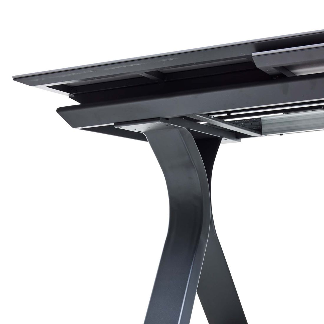 Montert Uttrekkbart hagebord 7011 aluminium sinterstein på terrasse