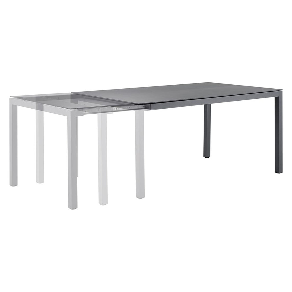 Montert Uttrekkbart hagebord Classic 160/220x100cm aluminium/Dekton i hage