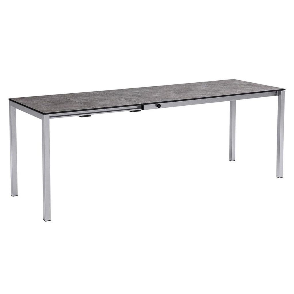 Montert uttrekkbart hagebord Cubic 138-210x68 cm aluminium/HPL i hage