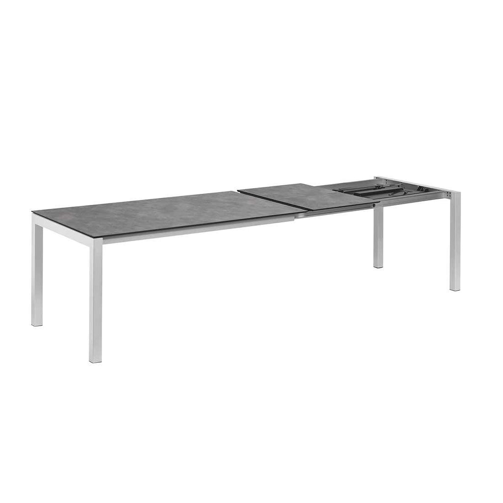 Nærbilde av aluminiumsramme på Uttrekkbart hagebord Cubic aluminium HPL