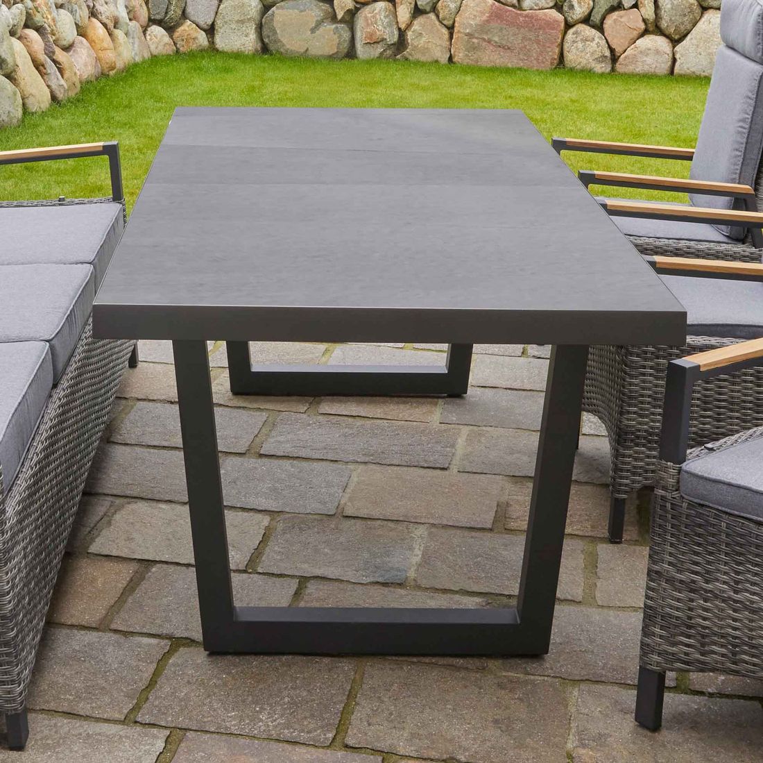 Baksiden av Uttrekkbart hagebord Keramo-Stone 200/260x100 cm aluminium