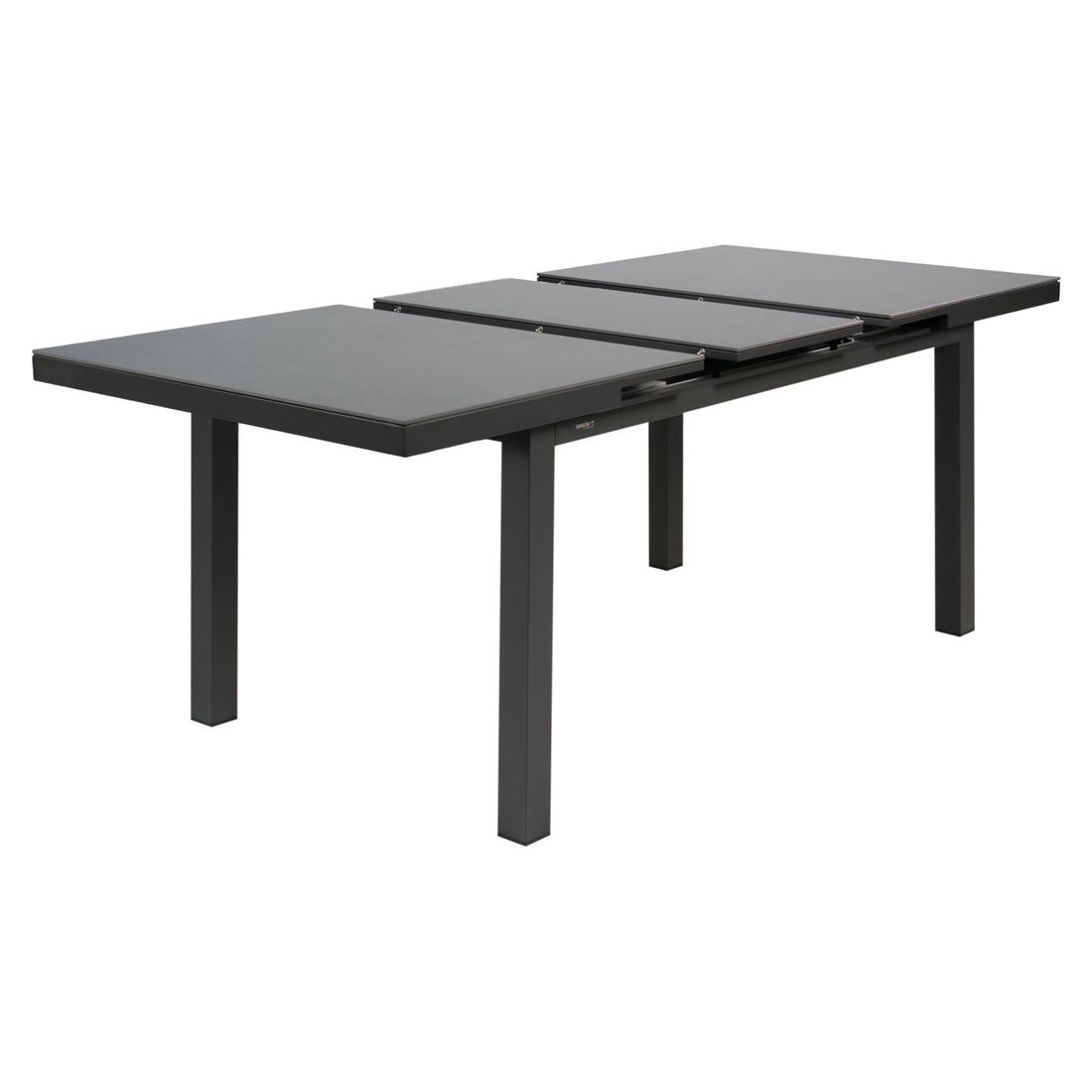 Montert Uttrekkbart hagebord Nova på terrasse