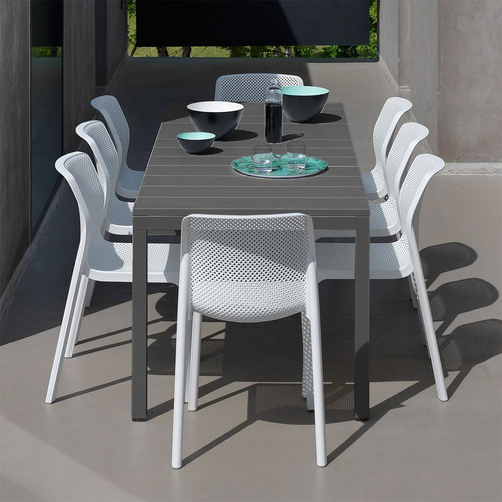 Montert uttrekkbart hagebord Rio 140/210x85 cm aluminium i hage