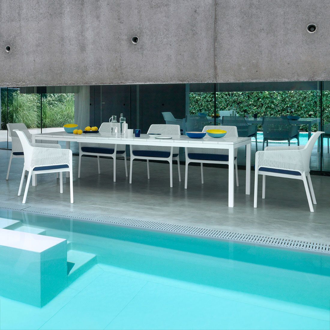 Uttrekkbart hagebord Rio 210/280x100cm aluminium montert på terrasse